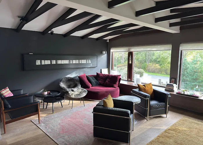Elegant Designer Villa In A Peaceful Neighborhood