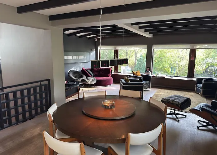 Elegant Designer Villa In A Peaceful Neighborhood